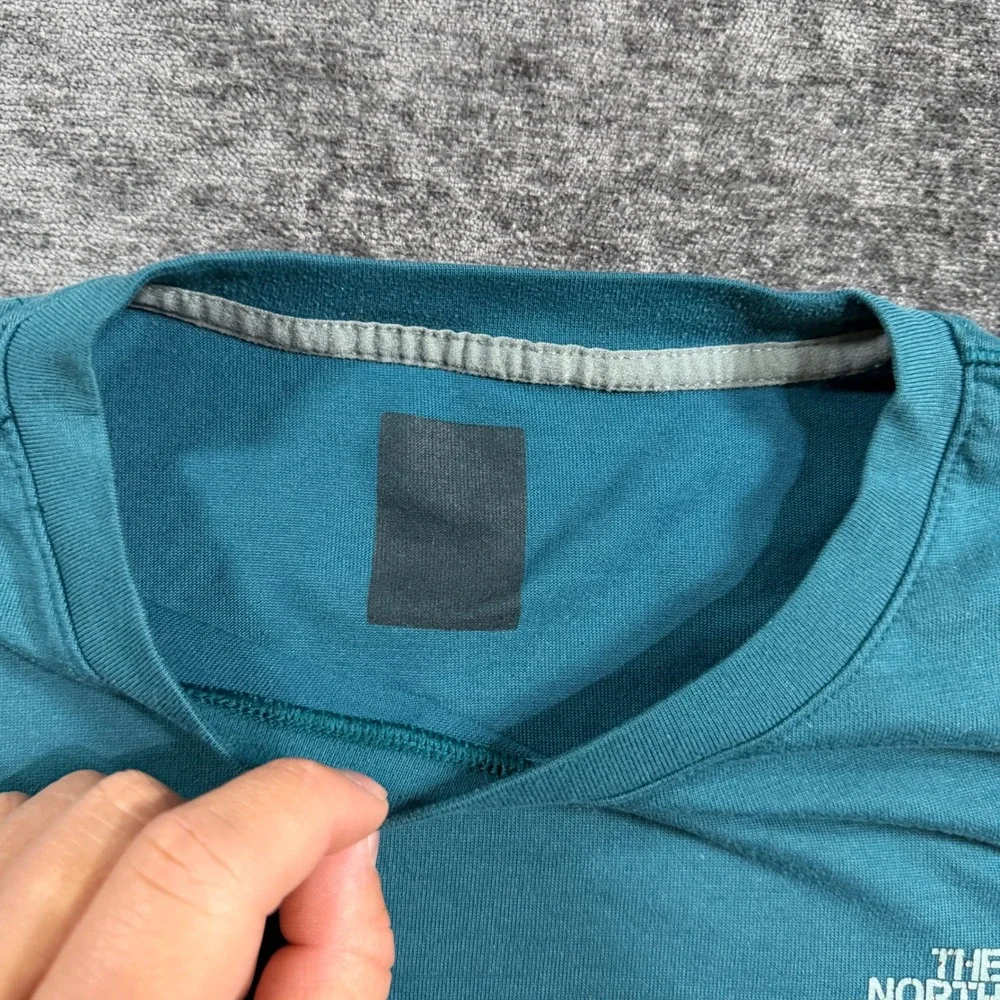 The North Face FlashDry Teal Blue Performance T-Shirt Mens Medium Short Sleeve